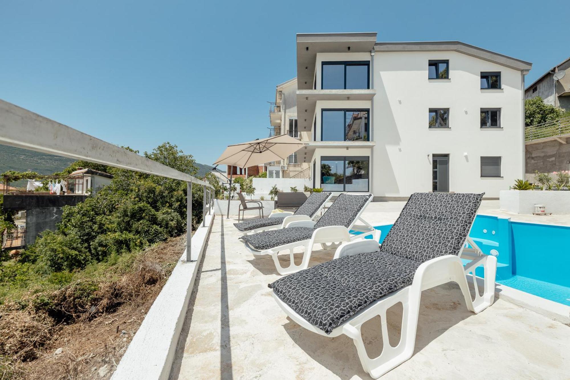Magnolija Apartmani Igalo Bagian luar foto