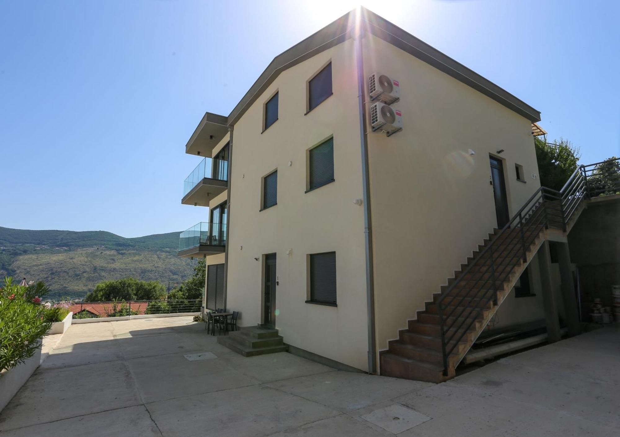 Magnolija Apartmani Igalo Bagian luar foto